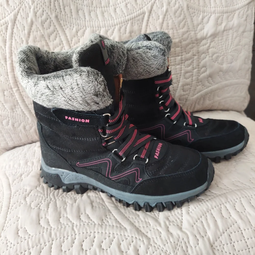 Womans waterproof fur lined anti slip rubber sole boots Size euro 39 us 8
